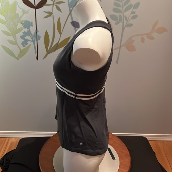 Lululemon Tank Size 12 - Picture 3 of 5